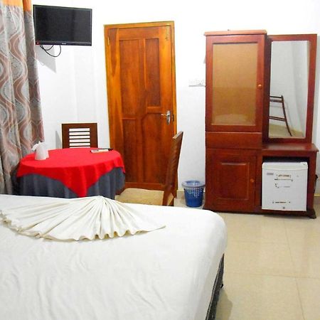 Happy Leoni Hotel Anuradhapura Exterior photo