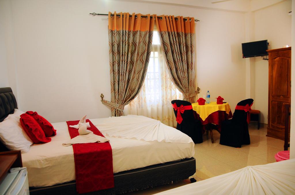 Happy Leoni Hotel Anuradhapura Exterior photo